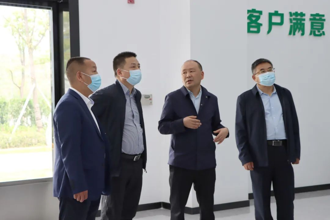 Yang Tao, Secretary of the Party Committee of Xi'an University of Finance and Economics, and other leaders visited Ankang Zhengda Pharmaceutical New Factory for inspection