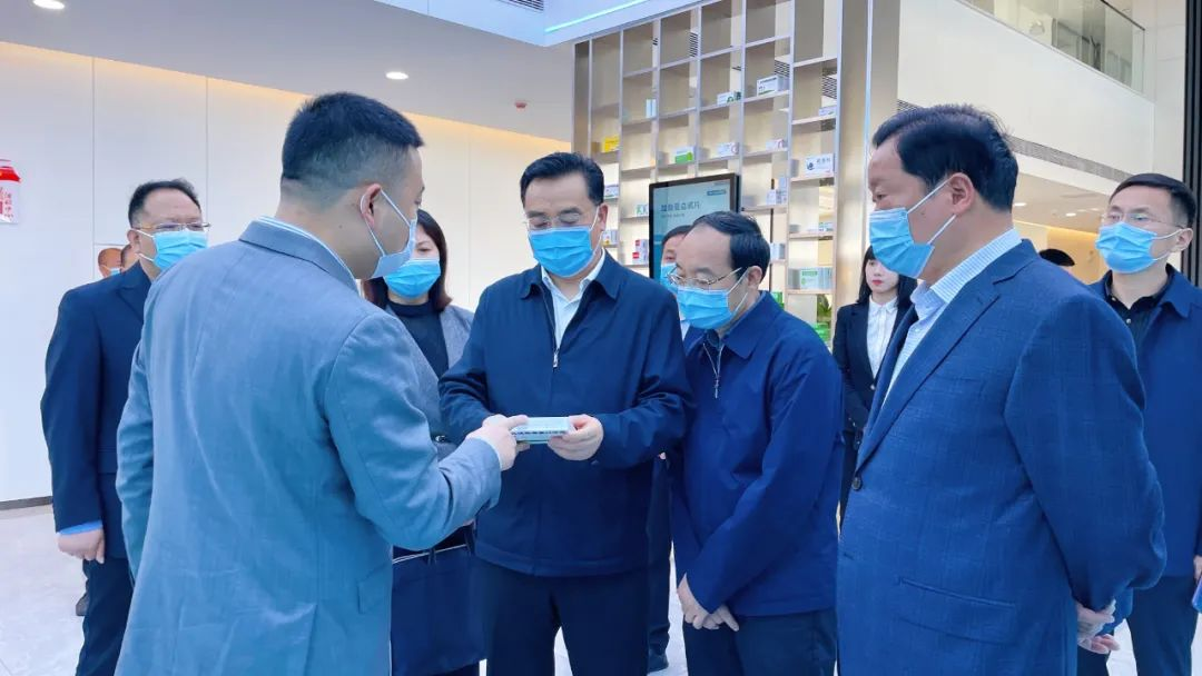 Wang Biao, Secretary of the Party Leadership Group and Director of the Standing Committee of the Municipal People's Congress, and other leaders visited Ankang Zhengda Pharmaceutical New Factory and Pingli Gynostemma Planting Base for investigation and gui